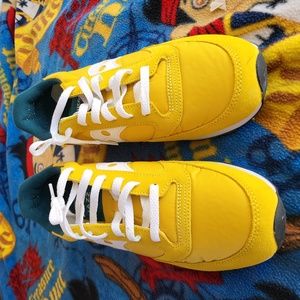 Saucony excellent condition ( price negotiable,  no low balling) NO SHOE BOX